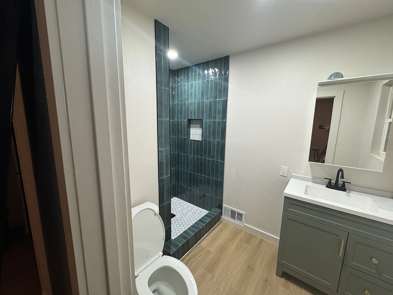 6 bed, 3228 sqft, $750 — Photo 3