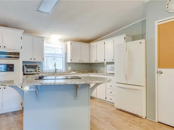 566 Horizon Dr, North Fort Myers, FL 33903