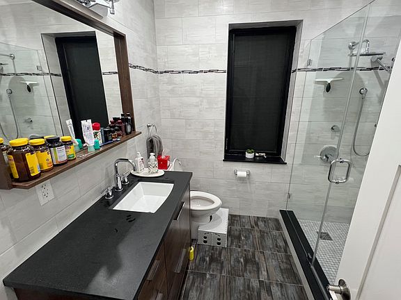4th image of 2412 24th Ave #3B