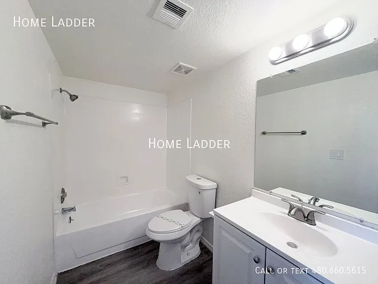4957 S Park Ave #202 — Photo 8
