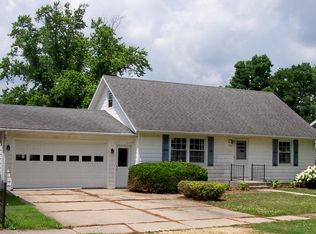 306 S 3rd Ave, Forreston, IL 61030