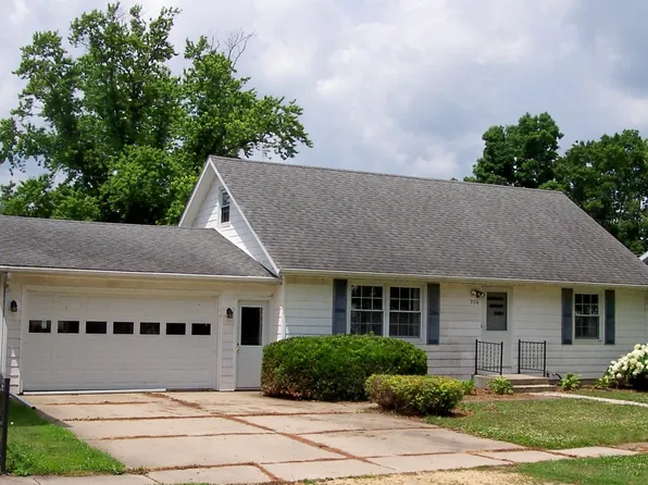 306 S 3rd Ave, Forreston, IL 61030