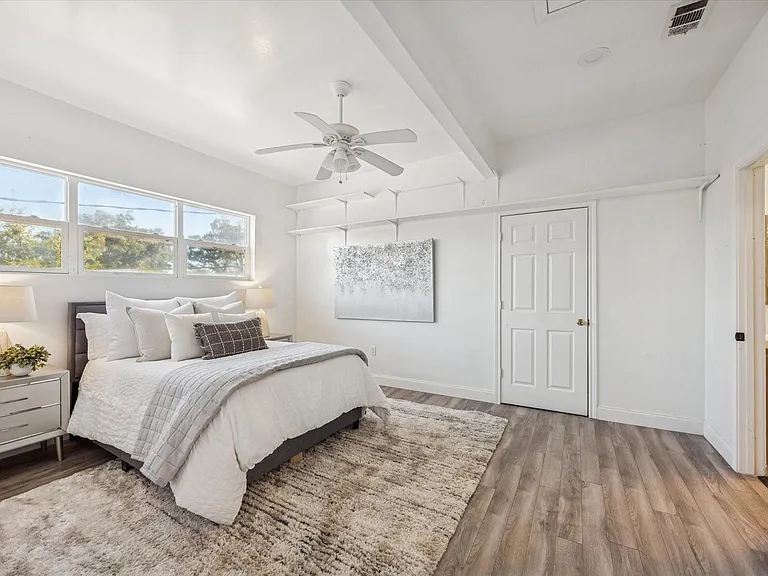 5302 Saxon Dr #1/2 — Photo 12