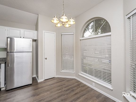 4th image of 1940 Walden Pl