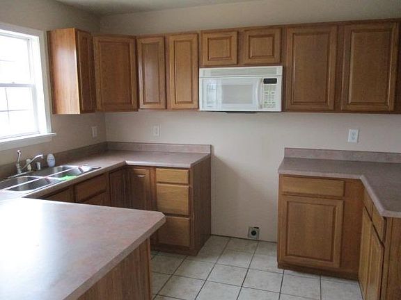 3rd image of 104 Stanley Dr