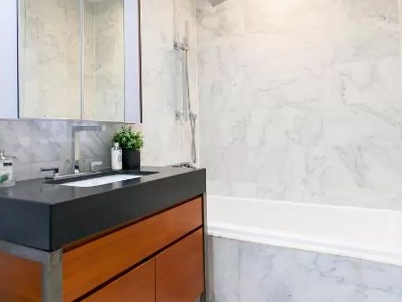 5th image of 75 Wall St APT 32I