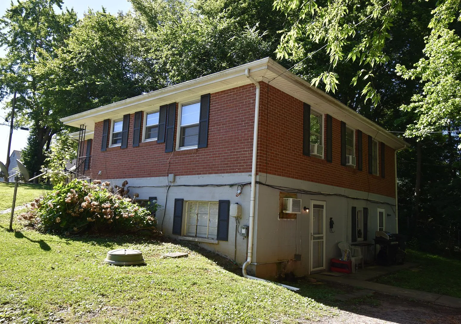 Hietts Ln - 406 — Photo 3
