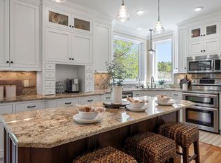 1400 Wildflower Ln, Chaska, MN 55318