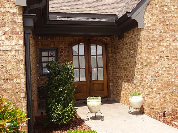 2nd image of 715 Cambridge Ln