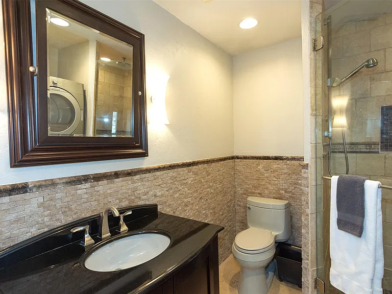 2410 Enfield Rd #10 — Photo 33