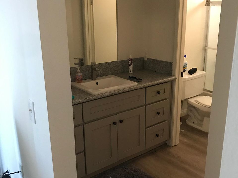 1st image of 733 S Mariposa Ave APT 203