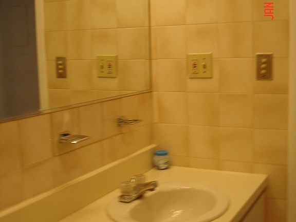 5th image of 66 Crisfield St #3X