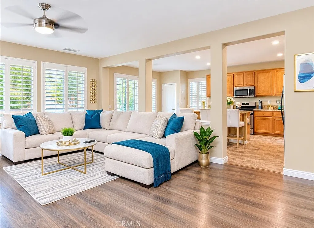 3 bed, 2.5 bath, 2495 sqft, $4,300 — Photo 3