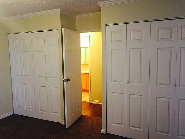 Irving Heights Apartments — Photo 49