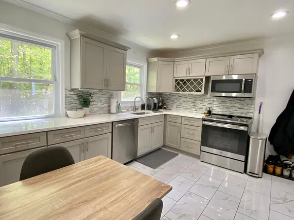 10 Winthrop Ave Floor 2, Latham, NY 12110