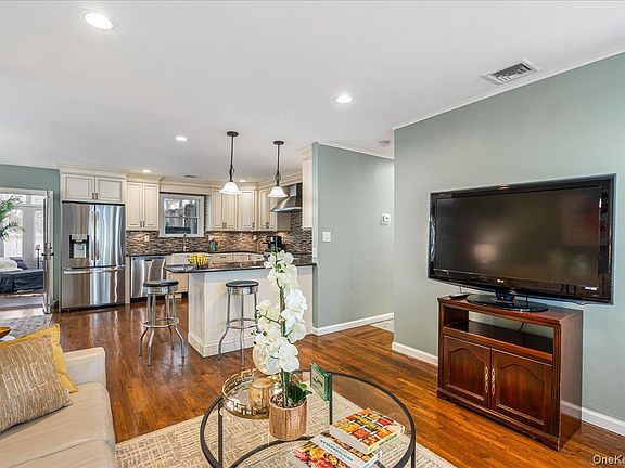 3rd image of 18 Robert Drive
