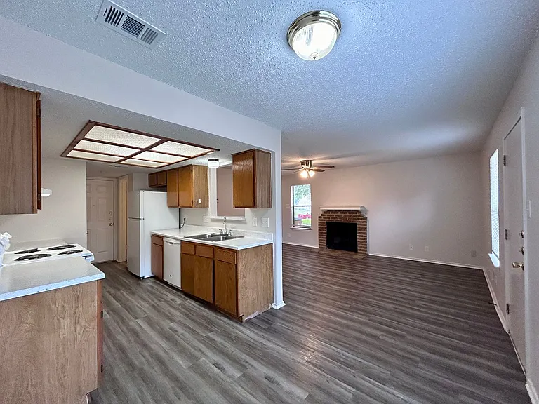 9300 Kempler Dr — Photo 5