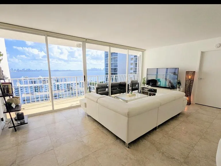 7601 E Treasure Dr #2121 — Photo 3
