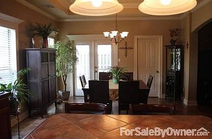 5th image of 303 Beaufort Cir