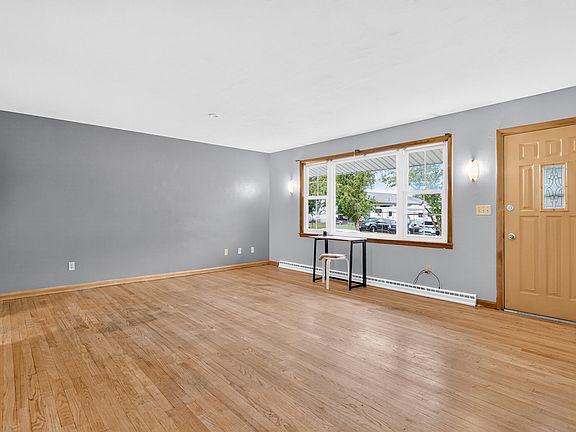 4th image of 644 S Highland Ave