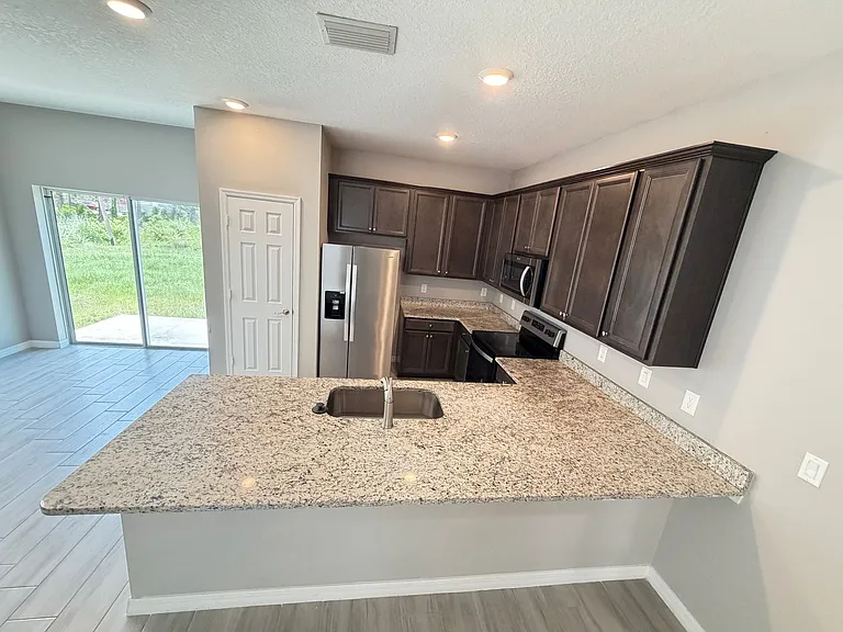 1388 Hazel St NW — Photo 10