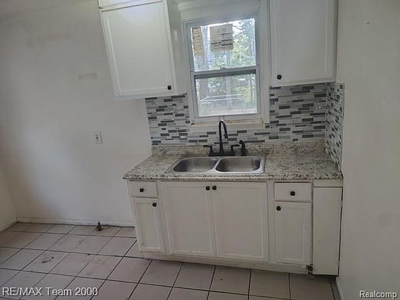 4th image of 19749 Glastonbury Rd