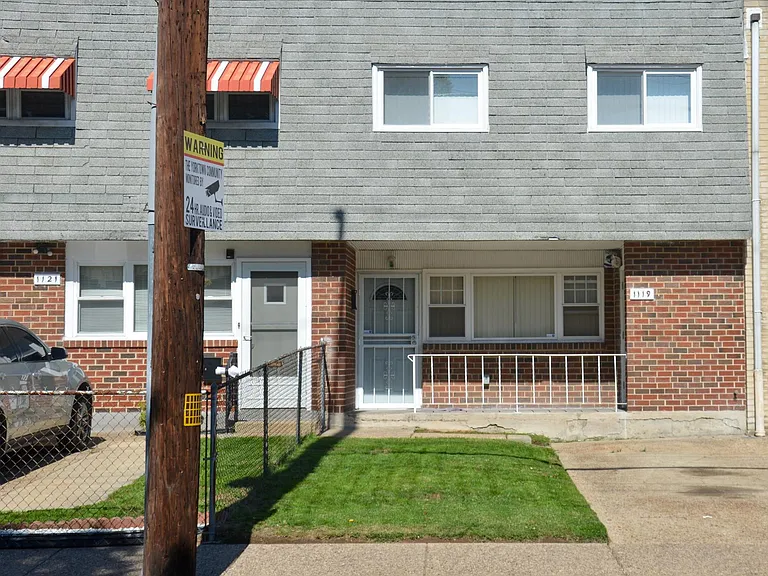 1119 W Master St — Photo 1