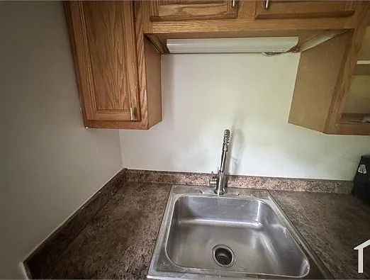 409 E Chestnut St — Photo 13