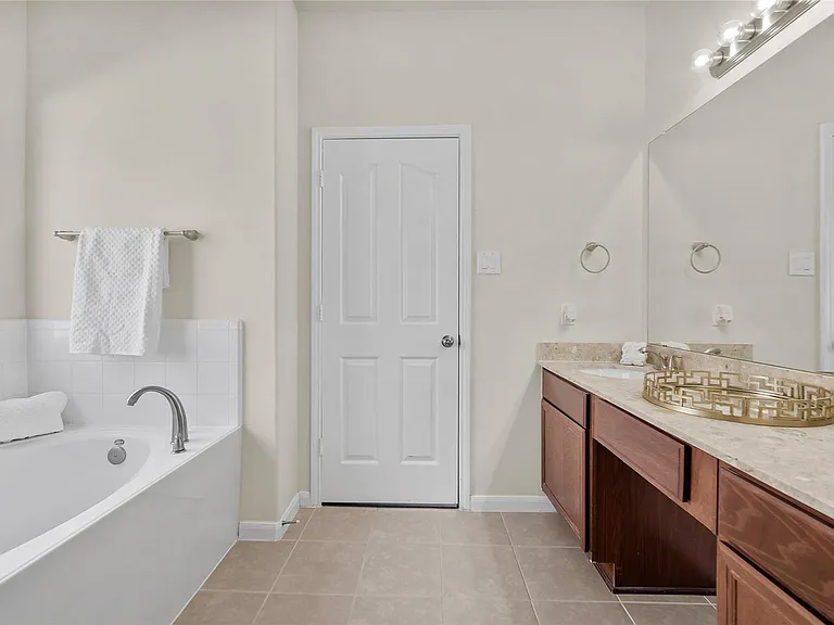 6439 Brimridge Ln — Photo 25