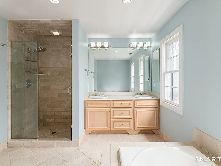 82 Westover Ave — Photo 13