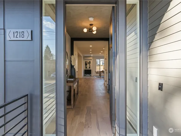 1218 N 35th, Renton, WA 98056