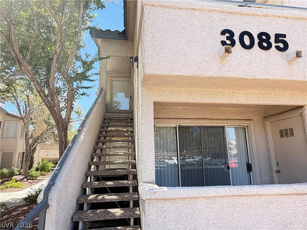2 bed, 2.0 bath, 987 sqft, $1,200 — Photo 1