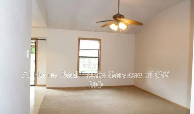 3 bed, 2.0 bath, 1131 sqft, $1,425 — Photo 4