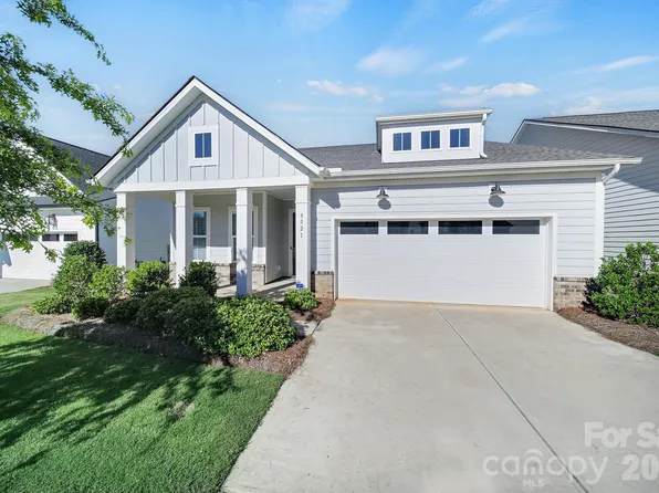 8021 Brookbank Dr, Charlotte, NC 28269