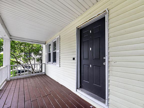 3rd image of 2832 Shaffer Ave