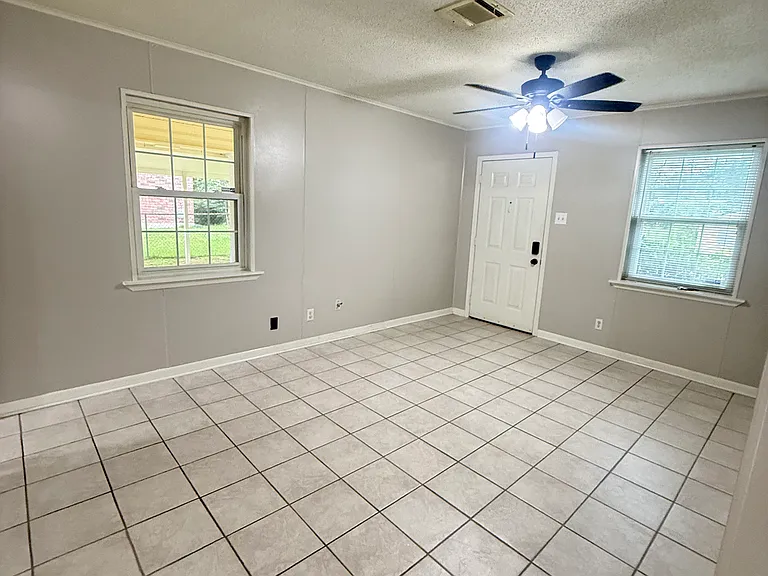 109 Davis Ln — Photo 5