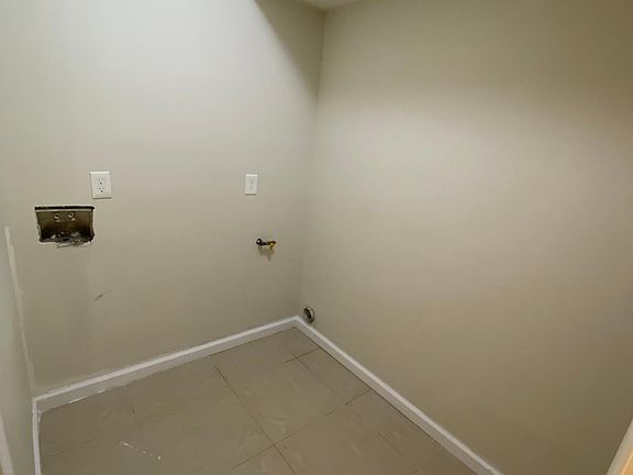 4th image of 230 Clifton Ave #B1