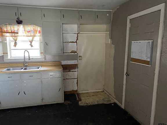 5th image of 210 N Stephens St