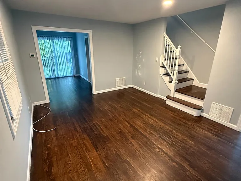 43 Crampton Ave — Photo 4