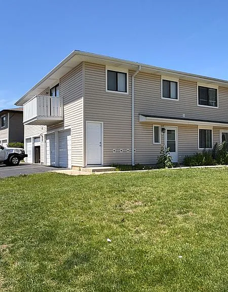 29W603 Winchester Cir N #4 — Photo 1