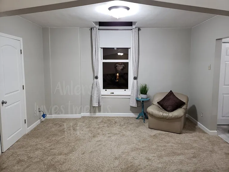 26 1/2 N Broadway St — Photo 8