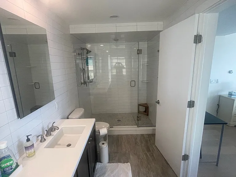 Main Bedroom Bath