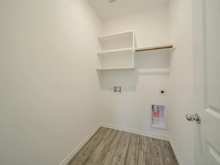 5929 Priory Dr — Photo 6