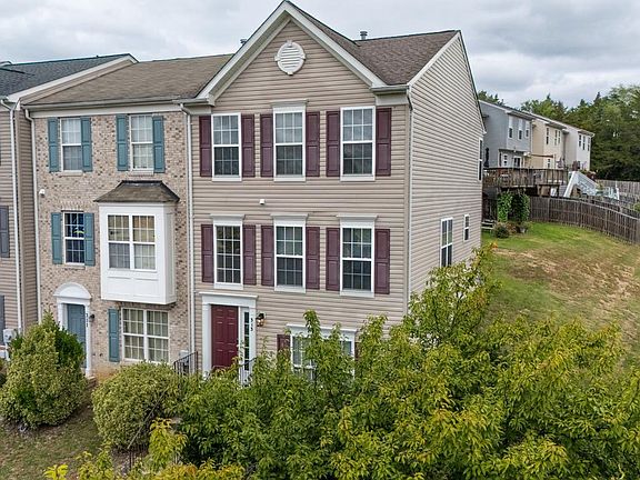 3rd image of 313 Pendleton Ln