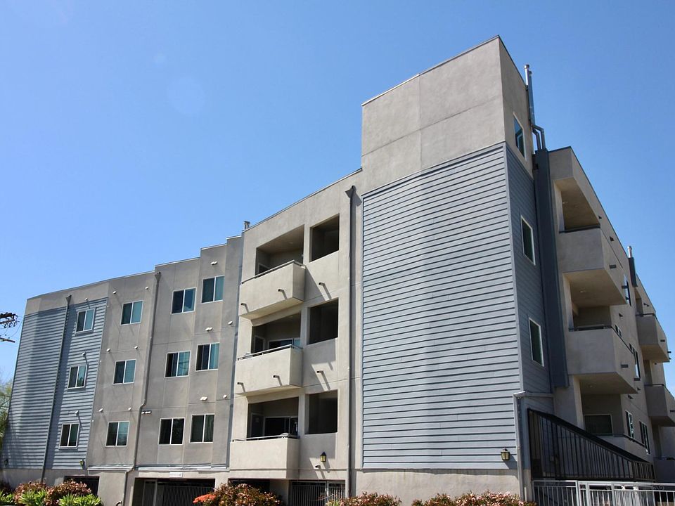 1st image of 12405 Oxnard St APT 301