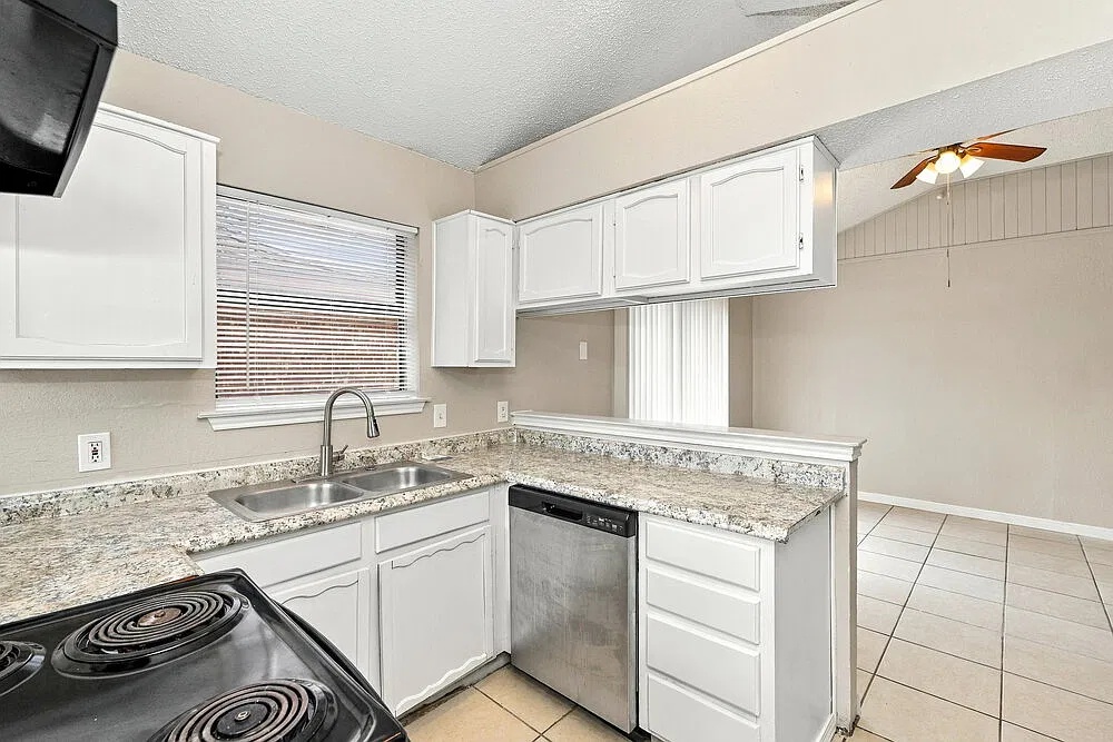 3 bed, 2.0 bath, 1149 sqft, $1,655 — Photo 4