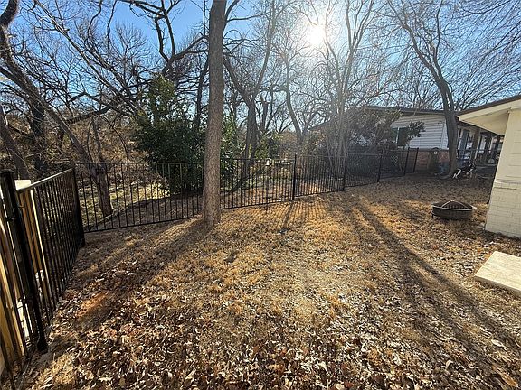 4th image of 1315 Vine St