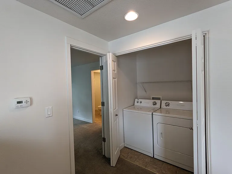 Halsey East Townhomes — Photo 124