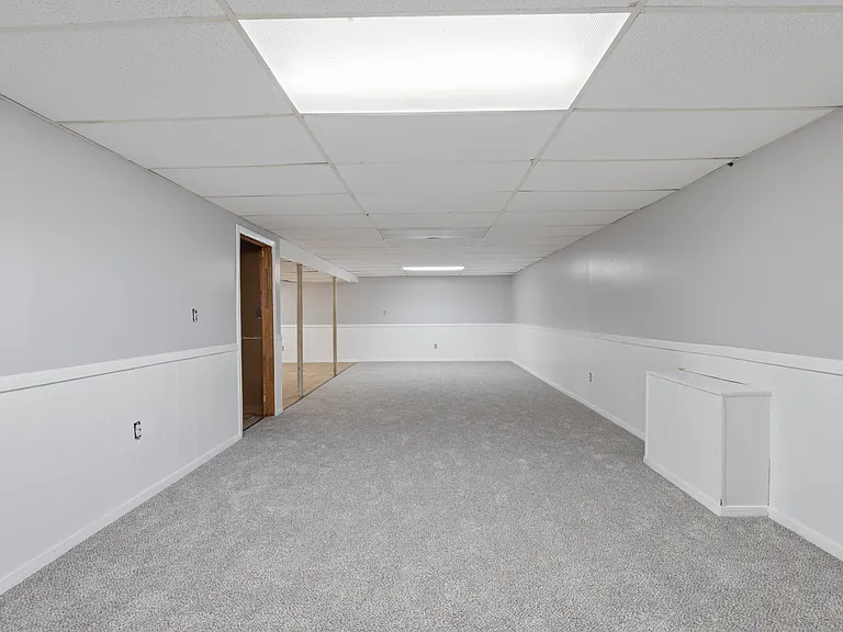 102 Oakridge Dr — Photo 17
