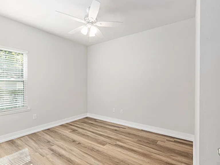 420 NW 1st St — Photo 15
